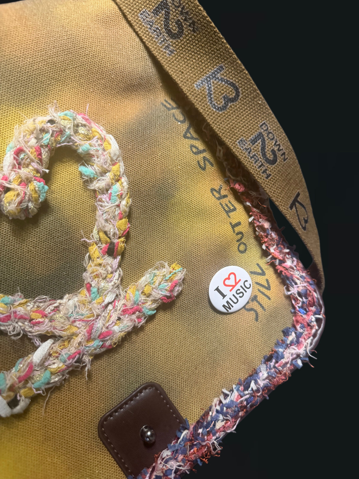 “Music Heals All” Messenger Bag (With 4 Pins)